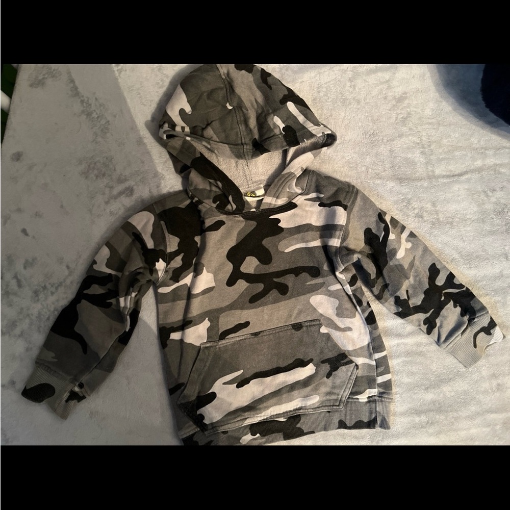 Oshkosh & Carters Toddler 2T boys bundle hooded tees & hoodie sweatshirt - Picture 6 of 7
